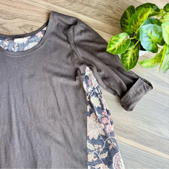 Altar'd State Gray Floral Hi Low Oversized 3/4 Sleeve Mixed Media Tunic  Size S - Picture 4 of 15
